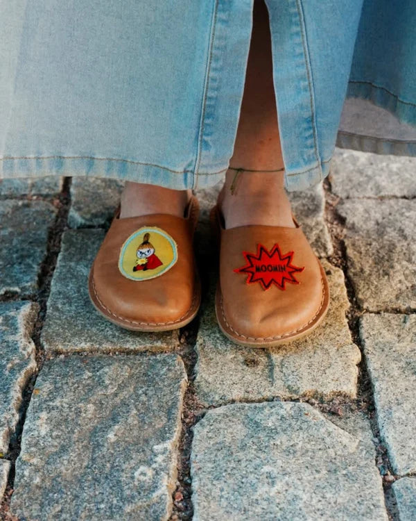 VIBAe x MOOMIN ROMA Leather Fawn Tan